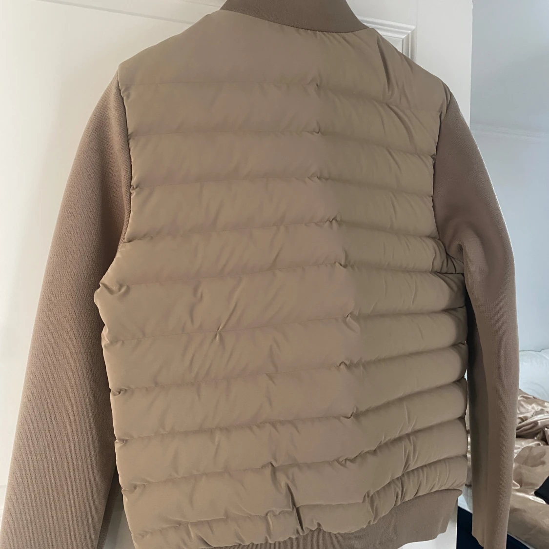 Beige pufferjacka cardigan från Moncler - 1