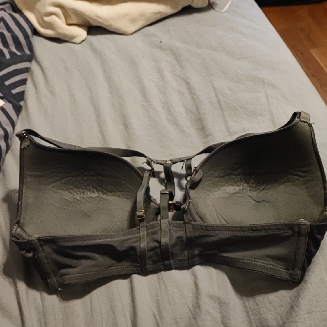 Mörkgrön spets-bh från NOIR - 1