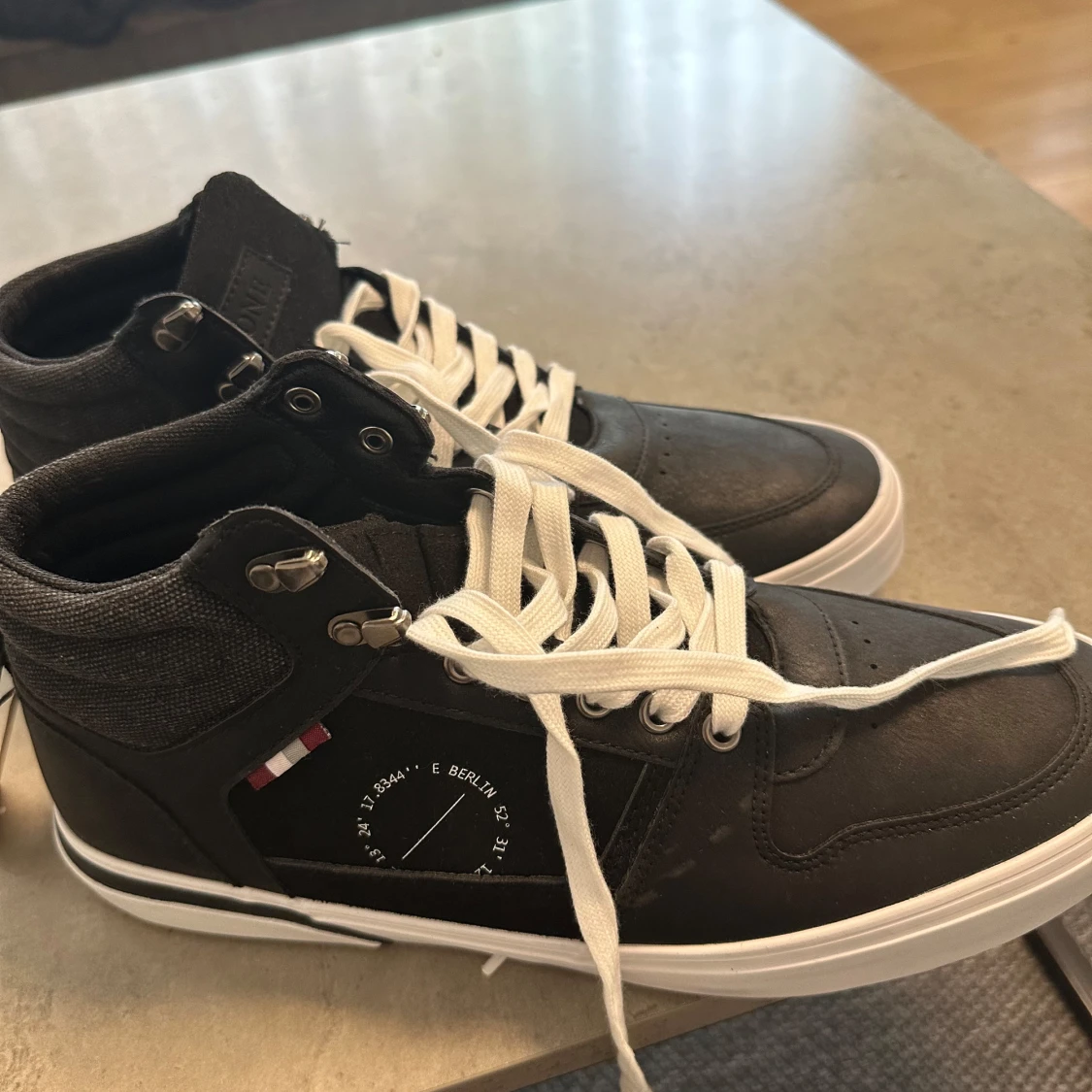 Svarta sneakers från Pier One med högt skaft nya med prislapp - 1