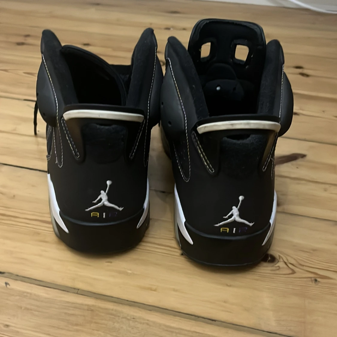 Svarta Nike Air Jordans 6 Retro - 2