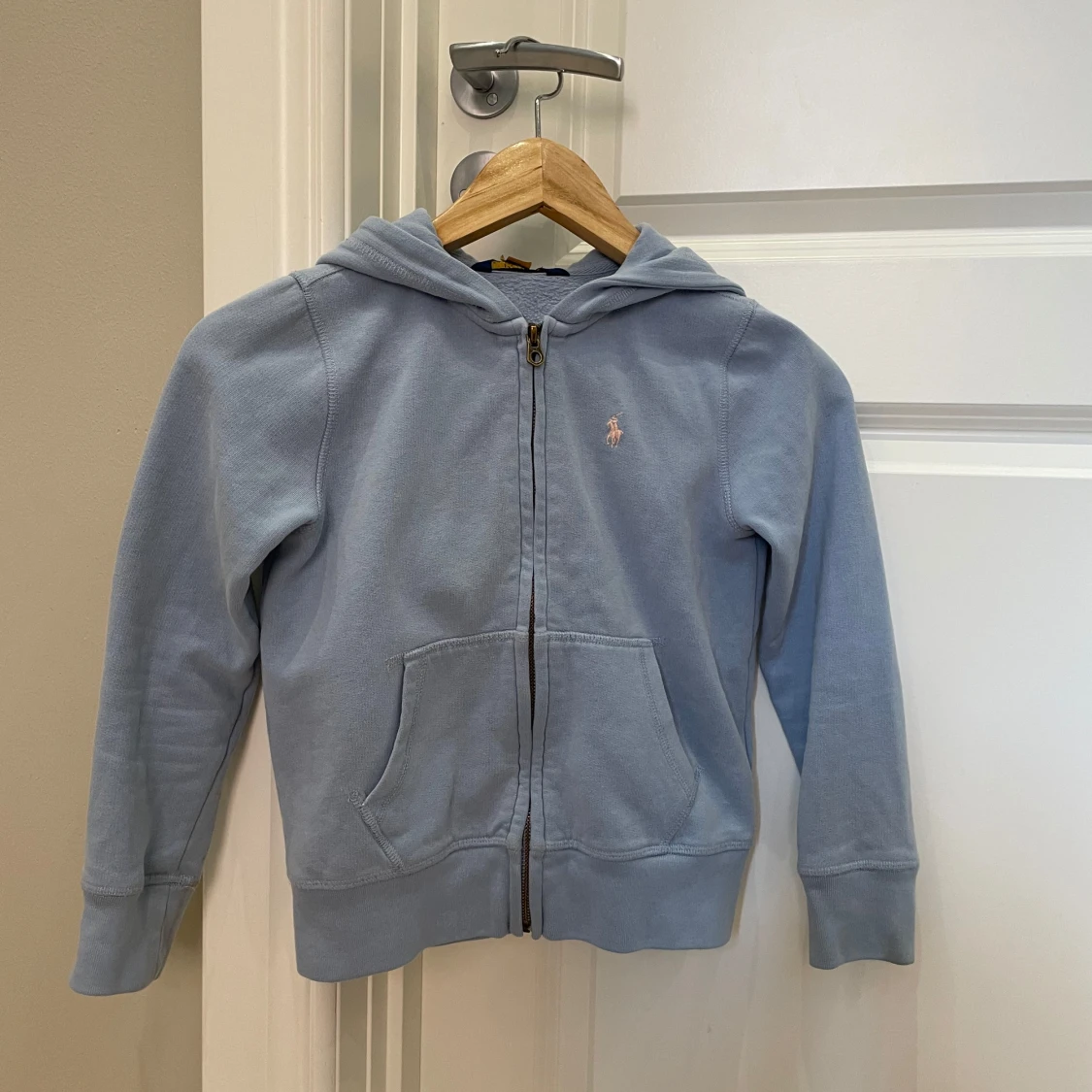 Ljusblå hoodie från Polo Ralph Lauren 