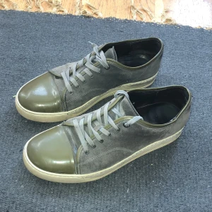 Lanvin 44 - Hej!, säljer just nu mina snygga lanvins som är storlek 44 (10uk).  De är i okej skick och är självklart äkta. Tveka inte att höra av dig!