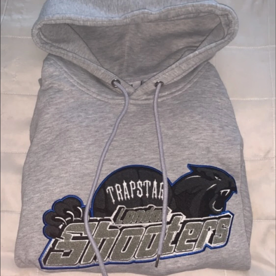 Grå hoodie från Trapstar London Shooters - 1