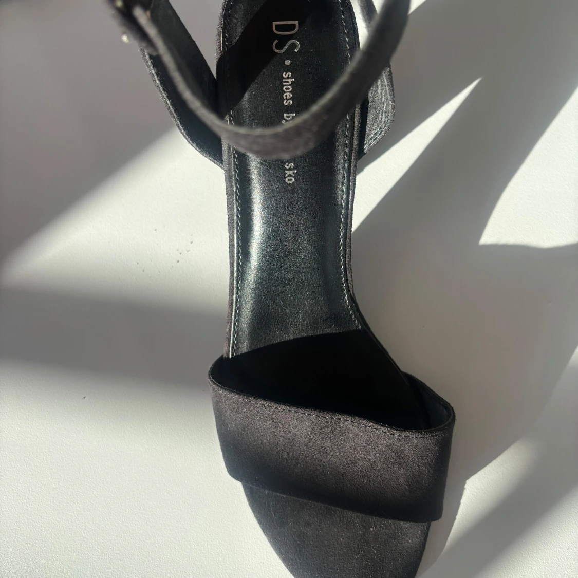 Svarta klackskor med ankelrem - 1