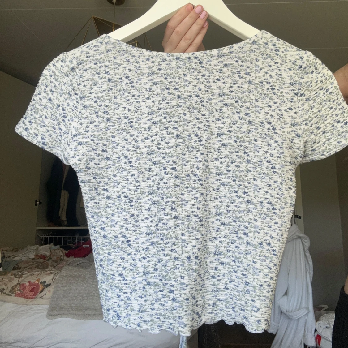 Blommig croppad topp från Hollister - 1