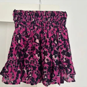 By malina rosa kjol - Supersöt kortkjol från By Malina, storlek xs. Mycket bra skick.