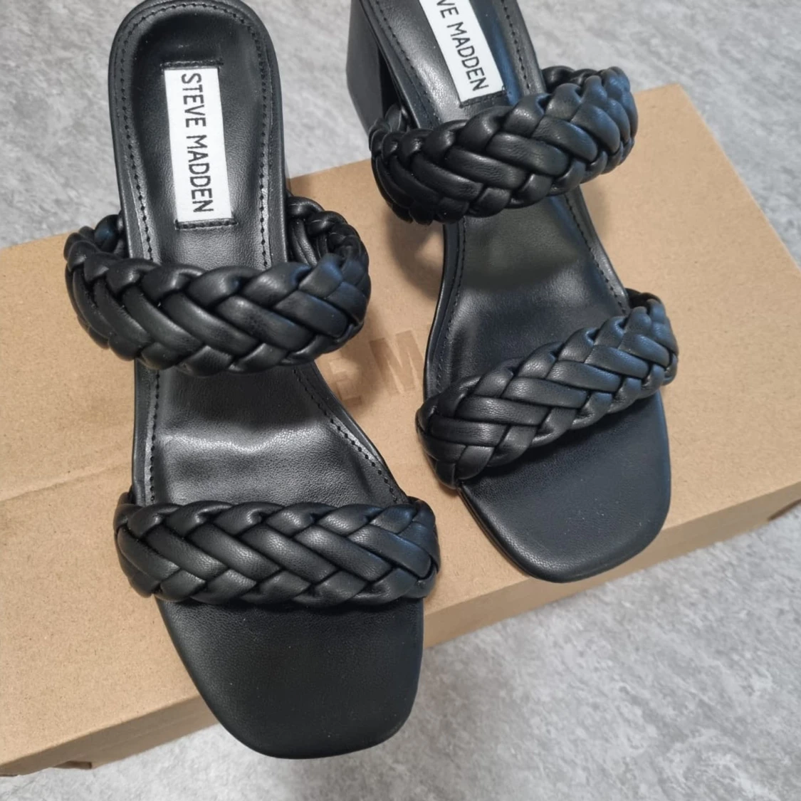 Svarta flätade sandaler från Steve Madden