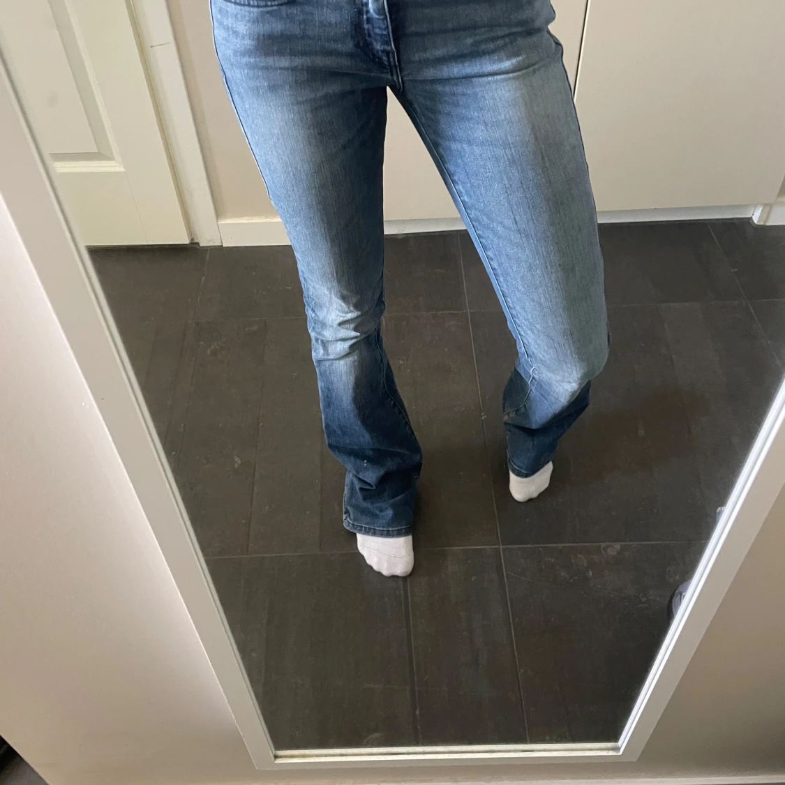Blå low waist bootcut jeans från Diesel - 1