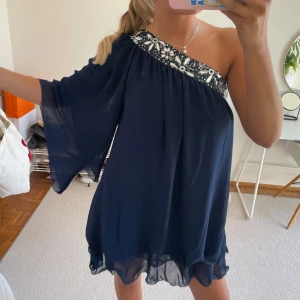 Off shoulder klänning  - Super fin off shoulder klänning😻