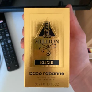 1 Million Elixir Parfym 50 ml från Paco Rabanne - Exklusiv herrparfym, 1 Million Elixir från Paco Rabanne. Nästan helt ny 50 ml flaska. Använt kanske 10 sprays Max. Köpt på Notino