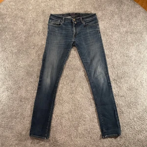 Jacob Cohën Style 696 jeans - skick 9/10 | storlek W33 | Mått midja:42cm Längd:106cm | modell ”Style 696” | väldigt fint skick med en liten slitning på ena knät | 