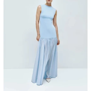 Blå balklänning - En jättefin ljusblå långklänning som passar perfekt till bal eller liknande. Bara använd en gång 💞