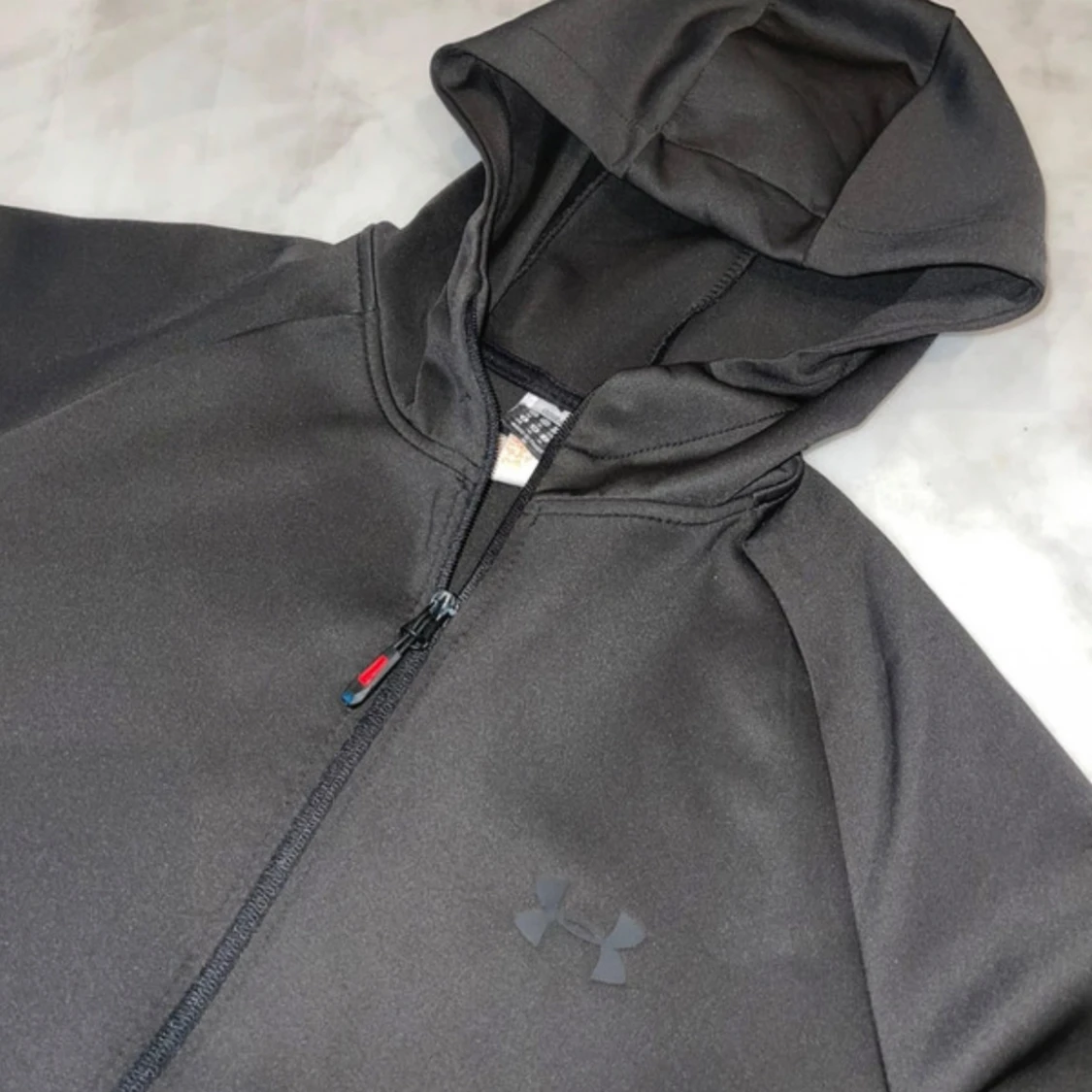 Svart tracksuit Under Armour - 2