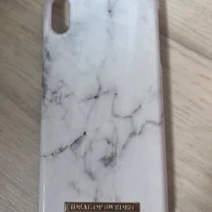 Ideal of sweden mobilskal - vita marmor ideal of sweden mobil skal, bra skick💗passar iphone xs max kontakta vid intresse! betalning via swish💗