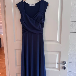 Marinblå långklänning från Chiara Forti Milano - Endast använd en gång 