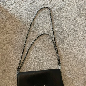 Zadig&voltaire väska  - Säljer denna super söta väska!! Aldrig använd. Kom privat innan ni köper!!❤️