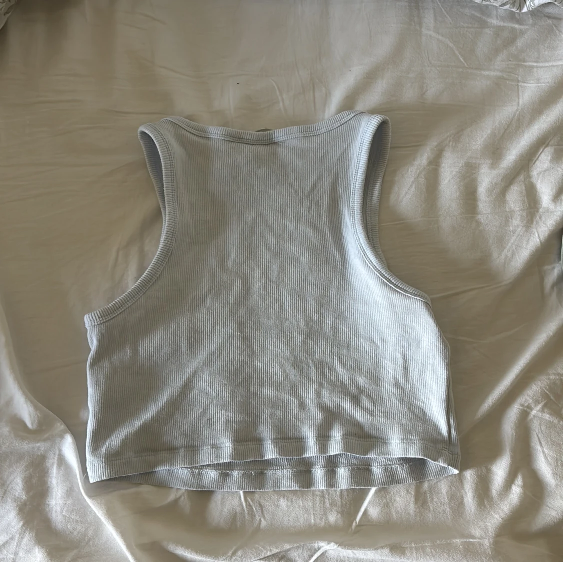 Ljusgrå croppad ribbad linnetopp från H&M - 1