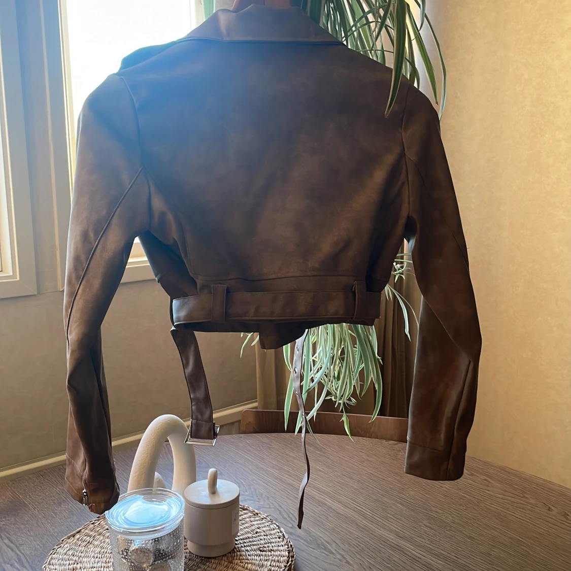 Brun croppad skinnjacka från SHEIN - 1