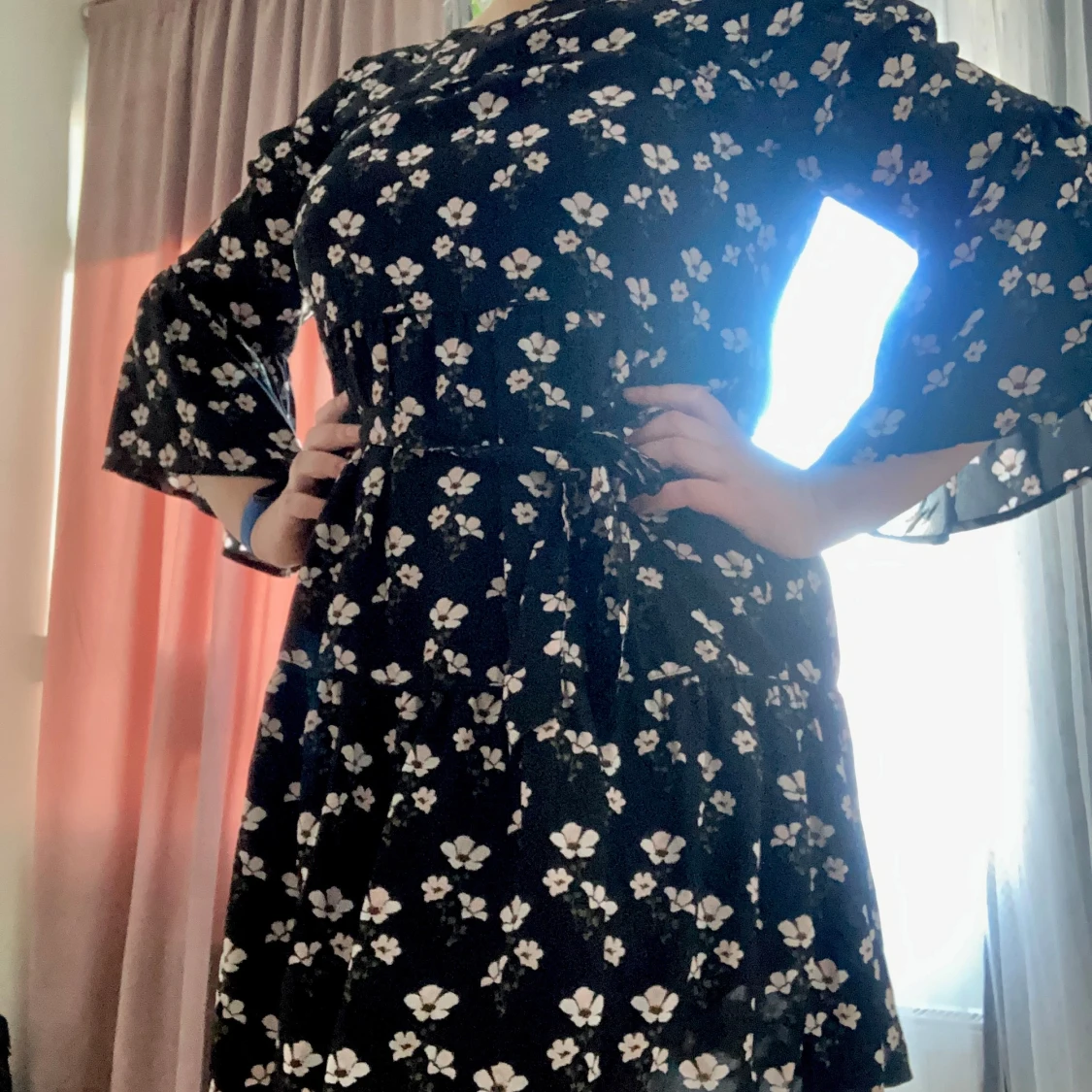 Svart blommig klänning från GAP - 1