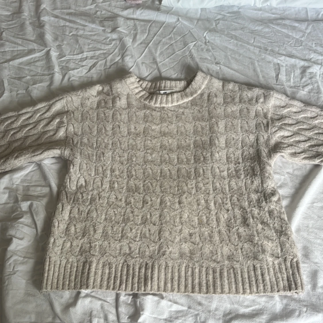 Beige kabelstickad tröja från H&M