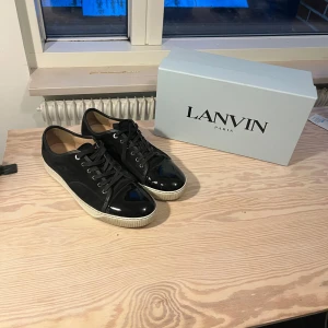 Lanvin dbb1 - Mycket eftertraktade svarta lanvin cap toe i prima skick med allt og, ny pris:590 dollar                      Skriv vid minsta fråga(;
