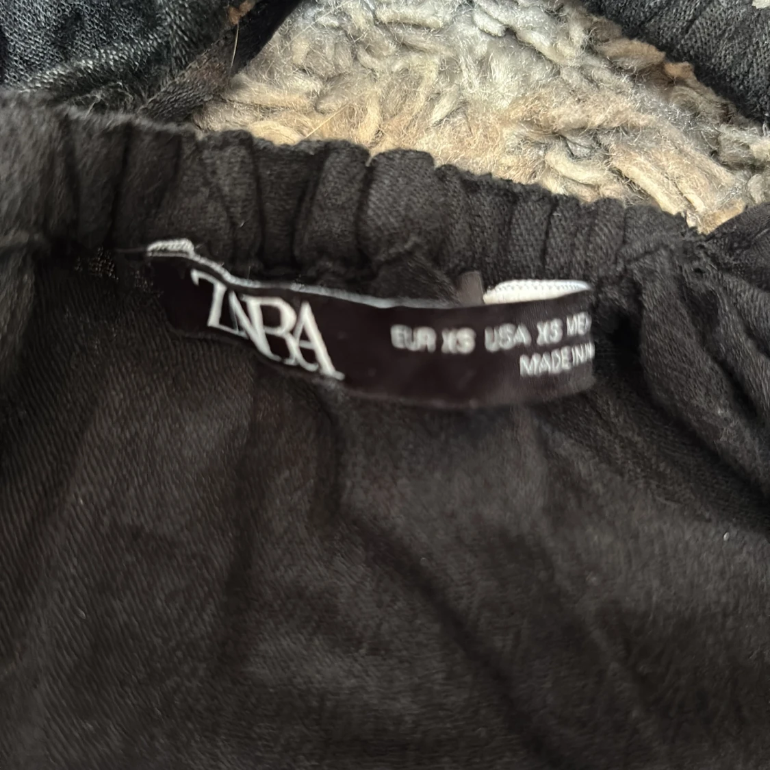 Svart linnetopp från Zara XS - 1