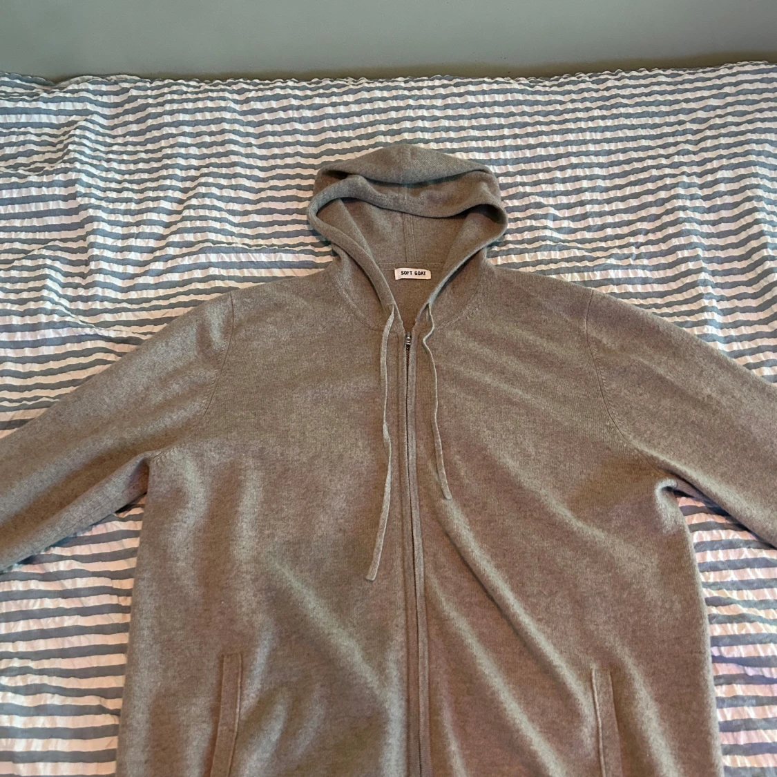 Hoodie i kashmir från Soft Goat