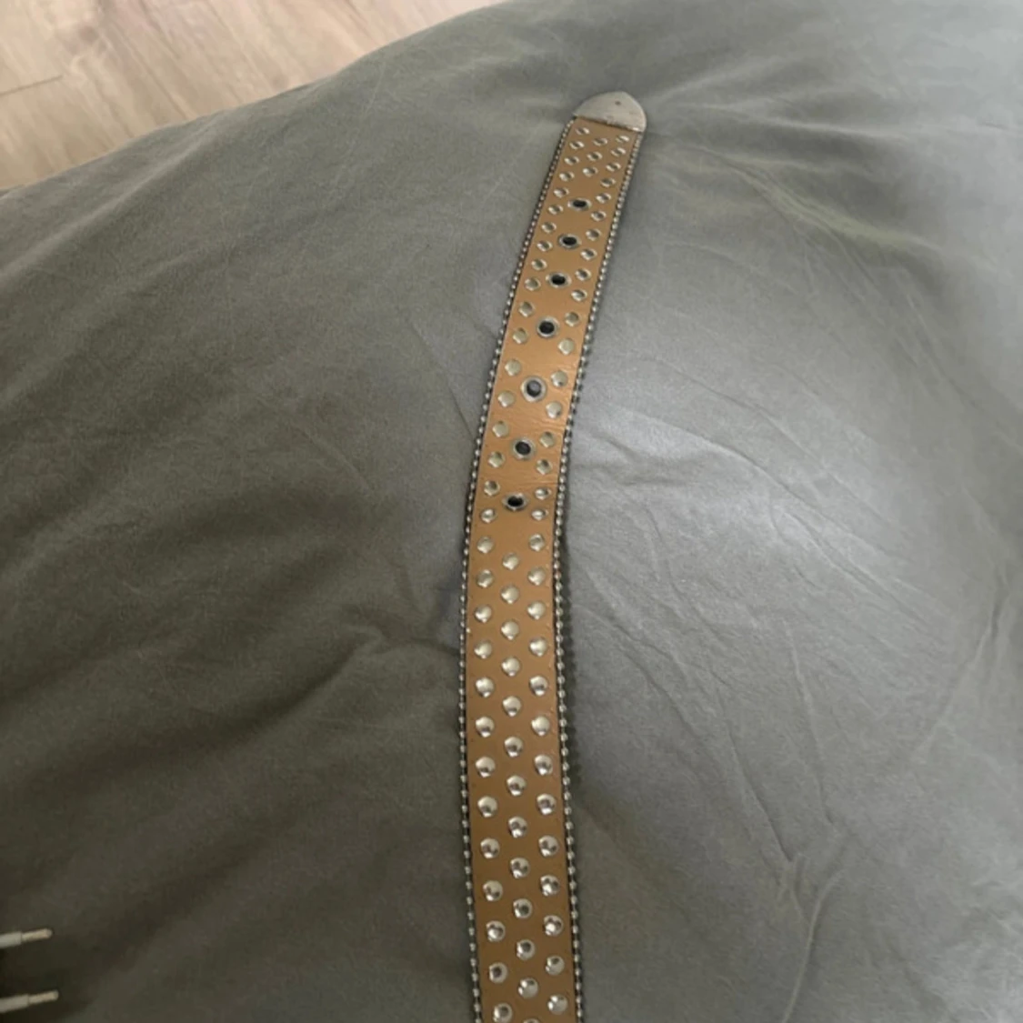 Glittrigt silverbälte med strass - 3