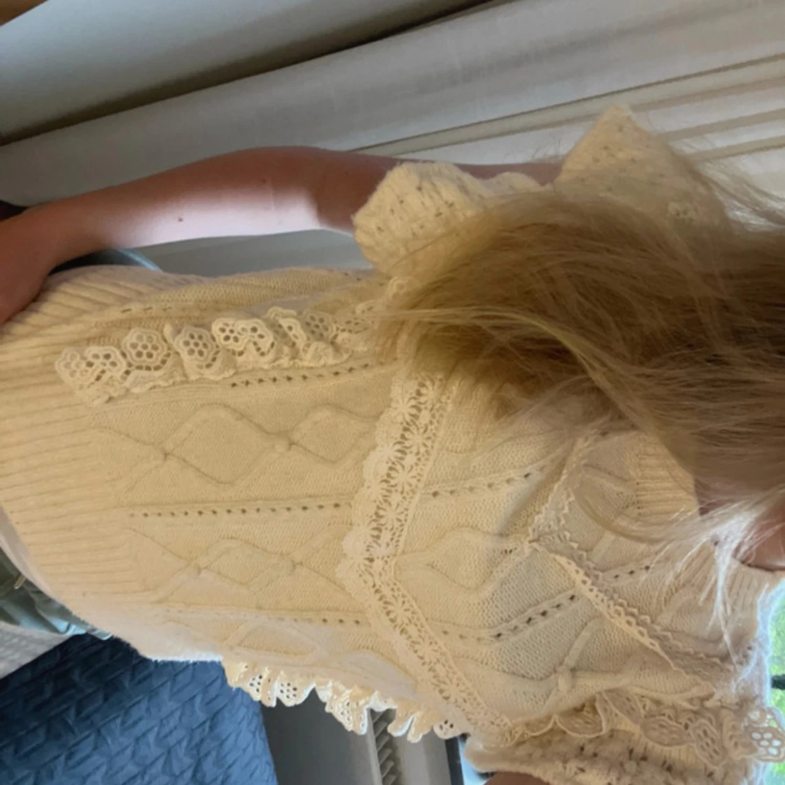 Stickad ärmlös topp med spets från Mango - 2