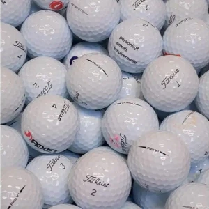 20 stycken fina golfbollar  - Säljer 20 stycken fina golfbollar för 100kr. Som är nästan helt nya. Kontakta vid frågor eller köp!🍾