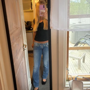 Pepe jeans  -  Jätte snygga pepe jeans. Nyskick, använda fåtal gånger. Storlek 29/32. Bara skriva vid frågor💕