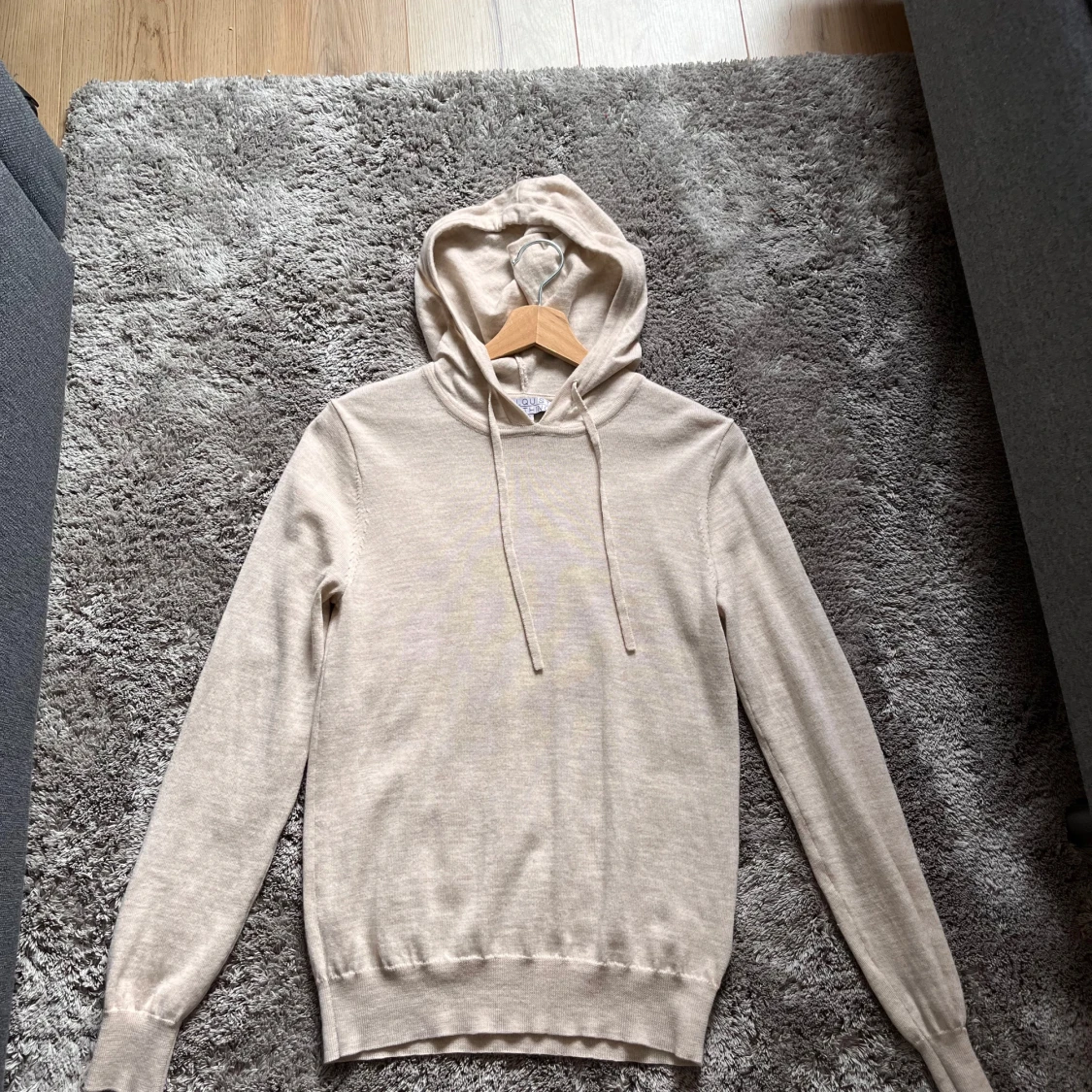 Beige kashmirhoodie från Ahlquist Clothing XS