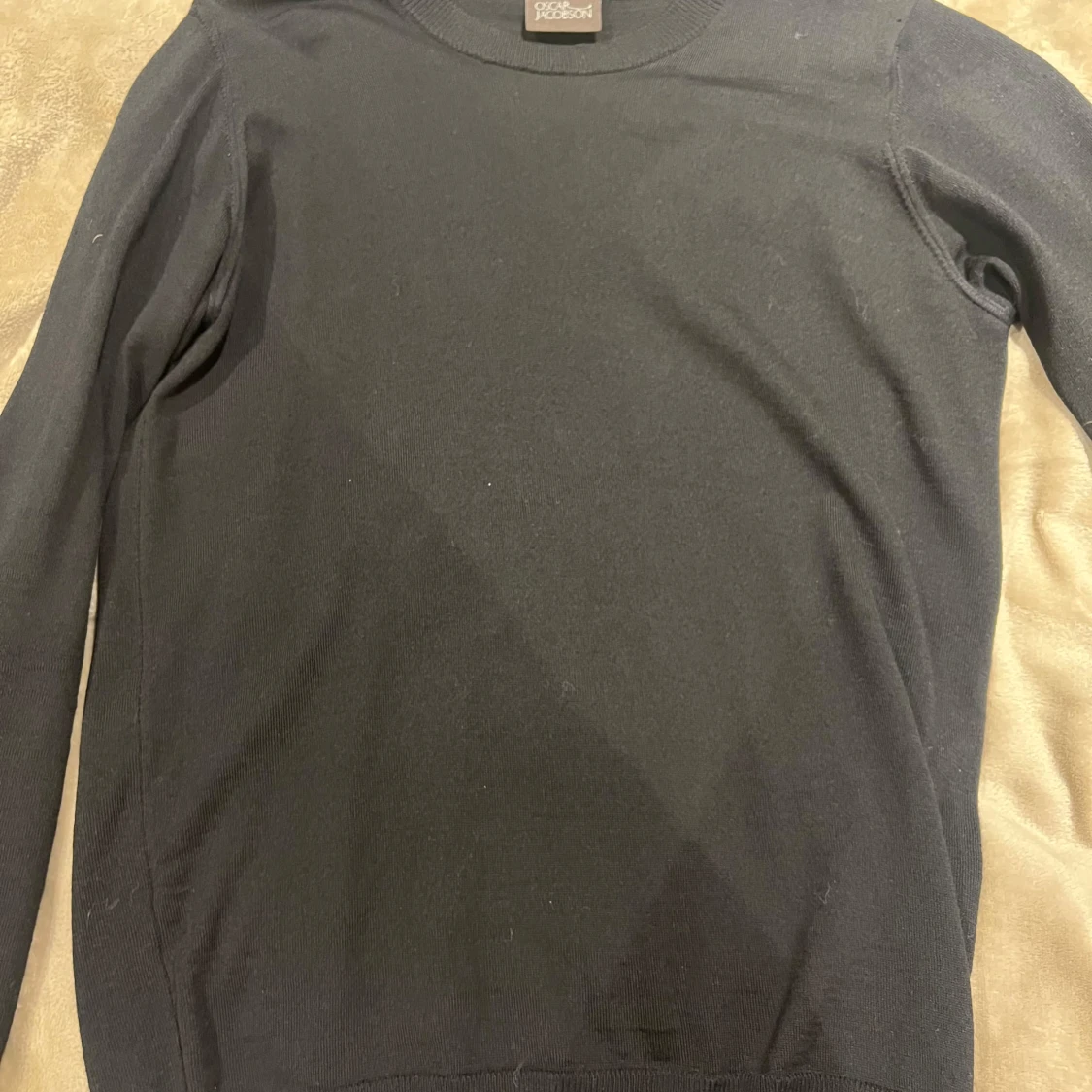 Svart stickad tröja från Oscar Jacobson - 1