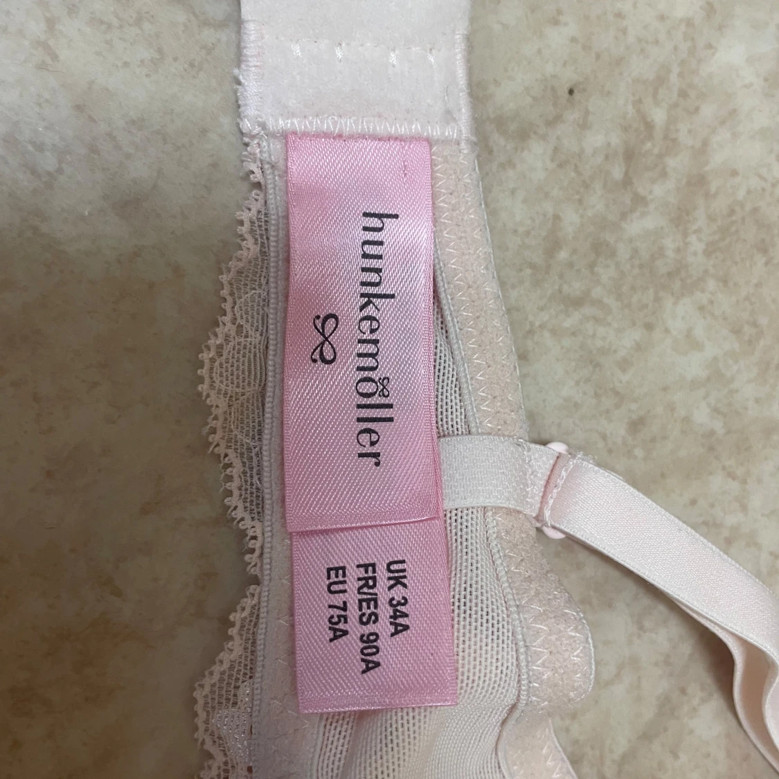 Ljusrosa spets-bh från Hunkemöller - 2