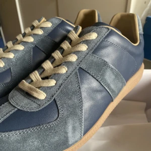 Maison margiela Gats - Reserverad vara. Blåa Gats i storlek 45.