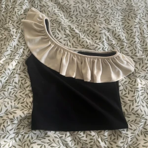 One shoulder topp - Bra skick och i storlek S