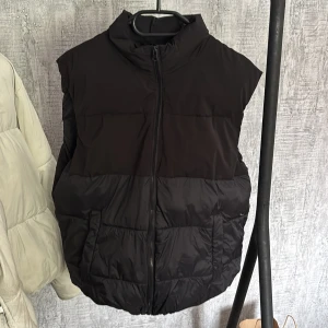 Zara- väst - En svart väst från Zara i storlek S