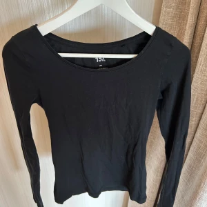 Svart långärmad tröja - Använd få gånger 