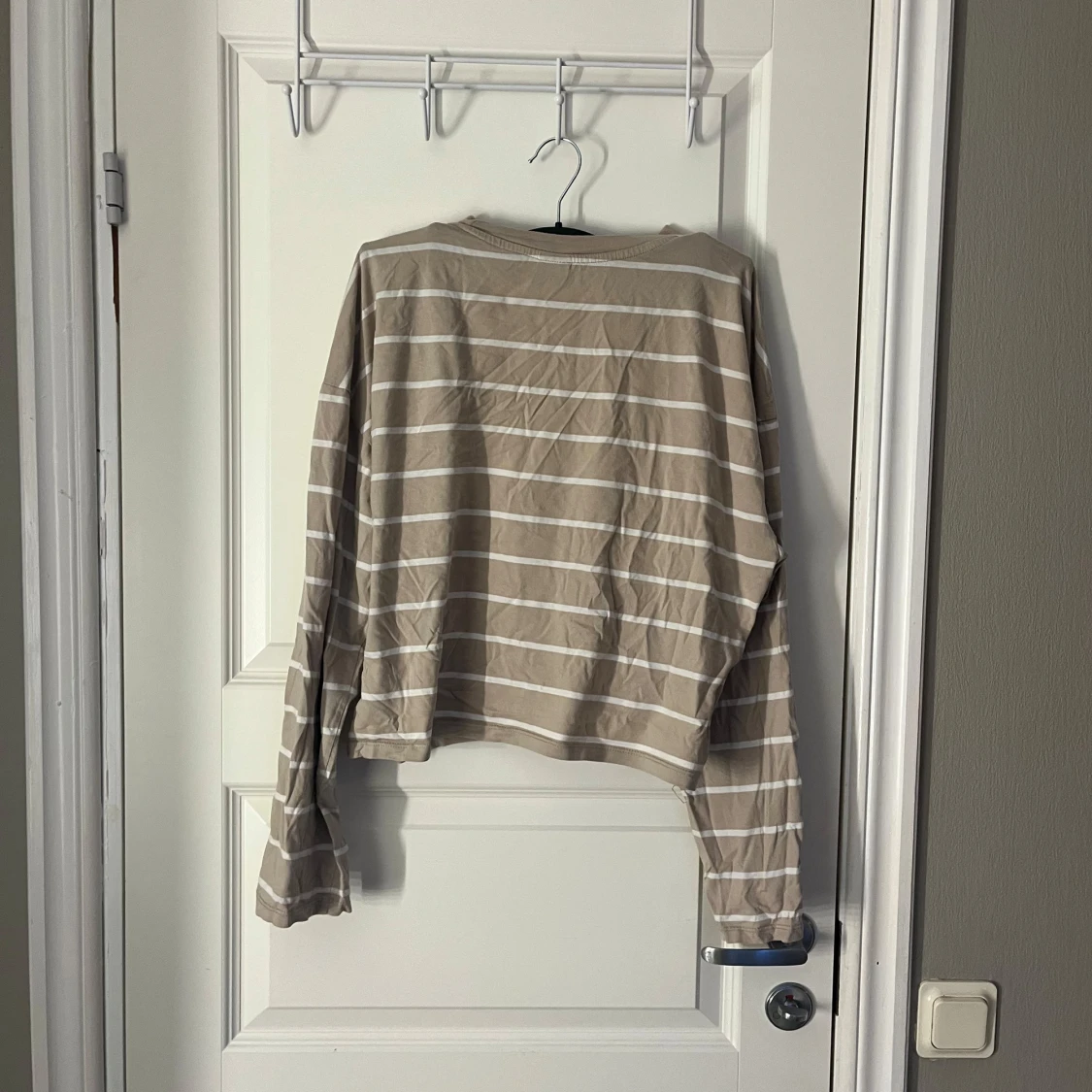 Beige randig långärmad tröja Gina Tricot - 1