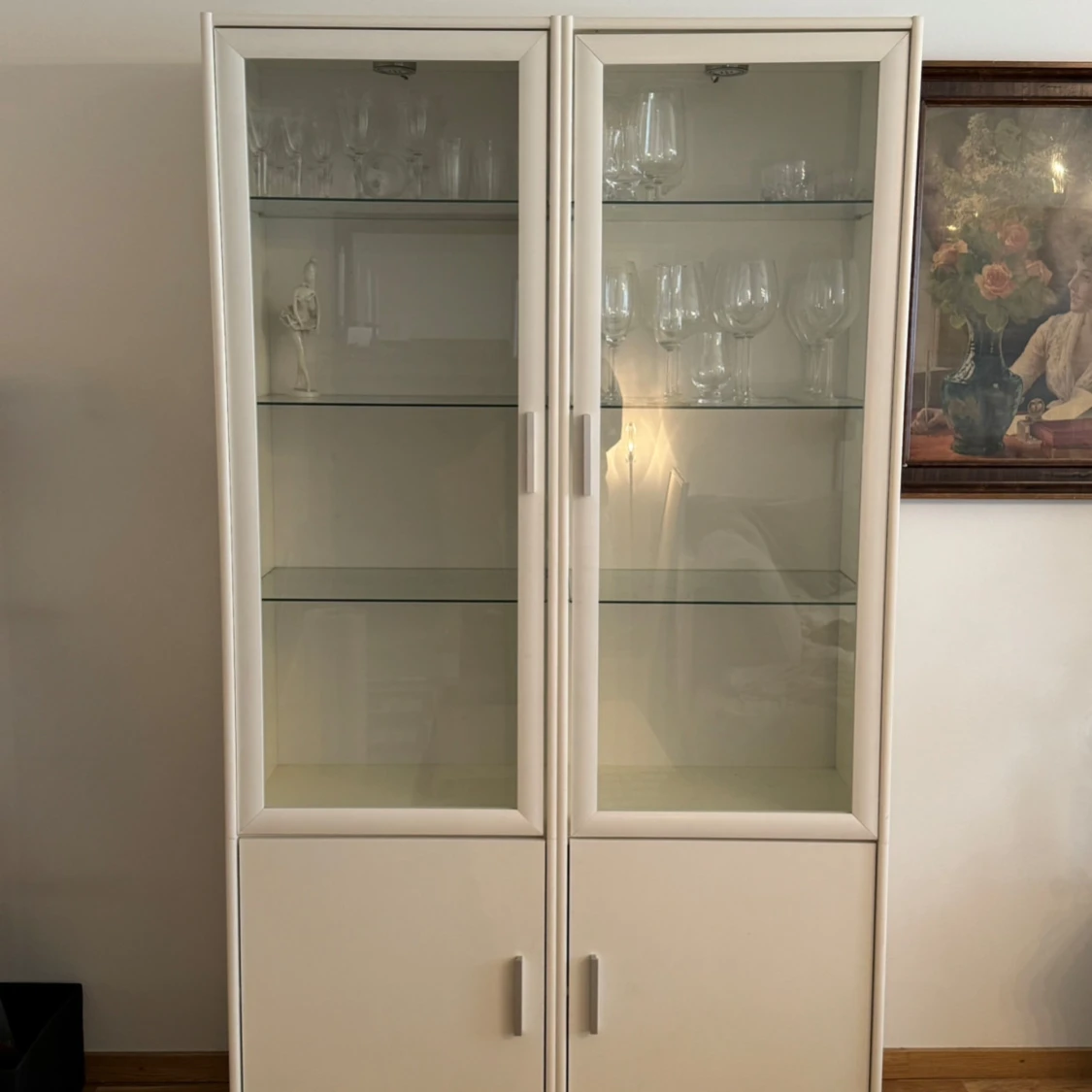 2st Vitrinskåp Timantti från Mio