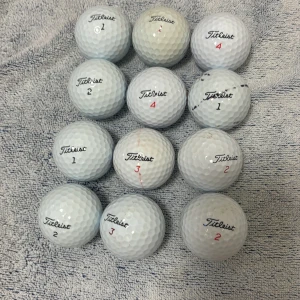 Golfbollar titleist  - Det är titleist golf bollar mycket bra skick och bra märke.