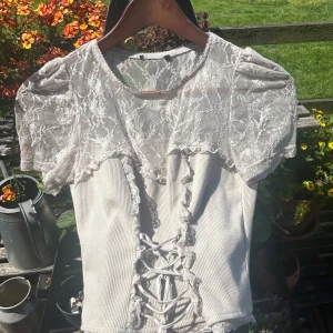 Söt grå/beige top  - Används ej längre, jag städar ut min garderob :)