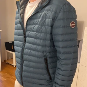 Blå Colmar jacka  - Helt Colmar jacka , storlek 52 ( M ) tveka ut om frågor , priset diskuteras bara vidd snabb affär