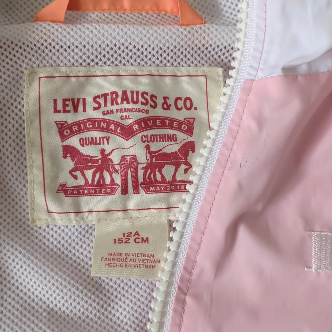 Pastellfärgad vindjacka från Levi's - 1