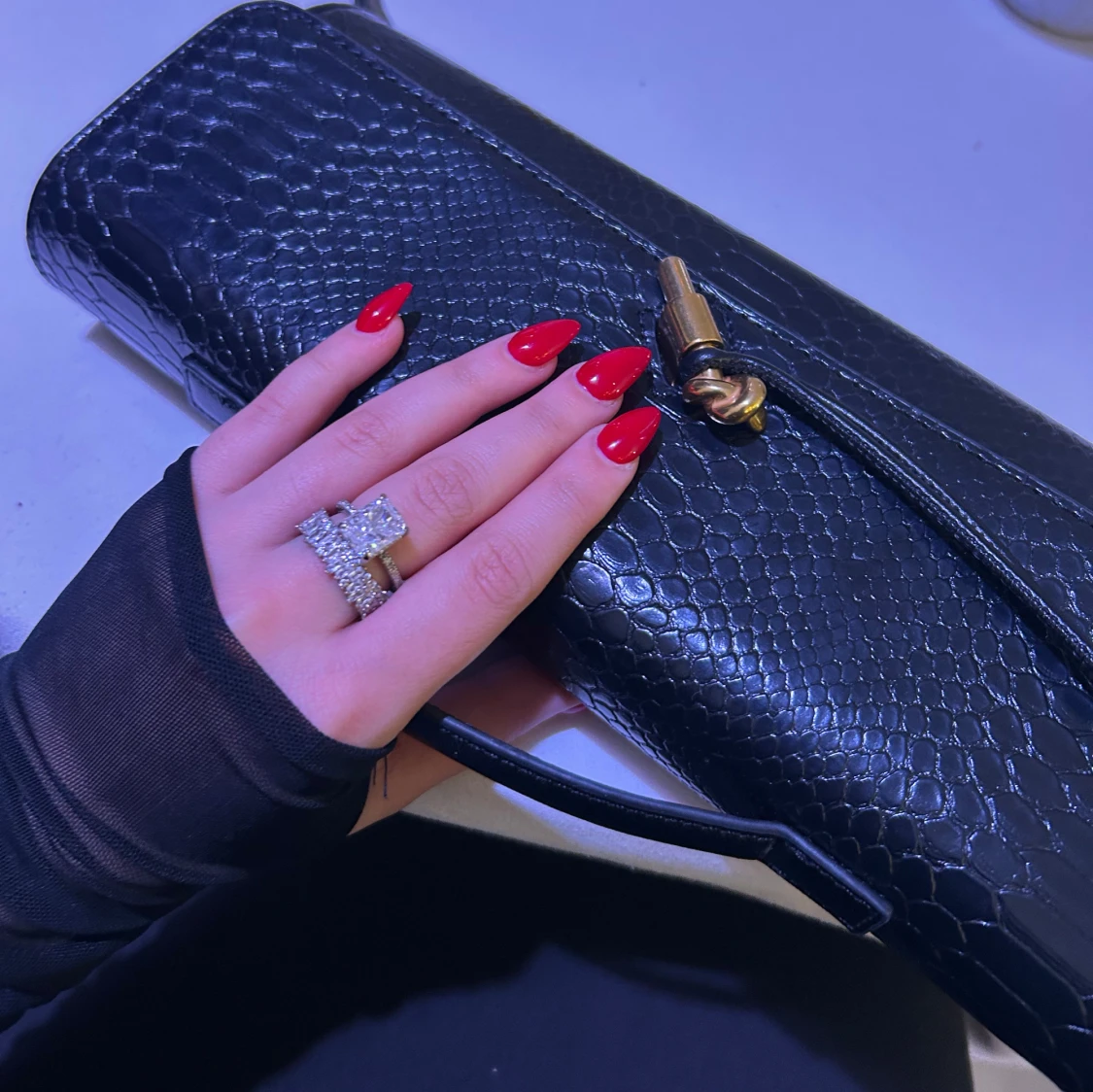 Svart kuvert/clutch väska i skinn med struktur