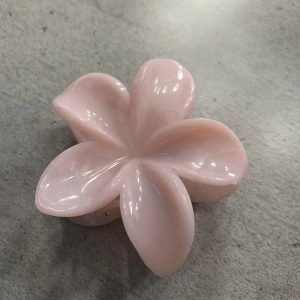 hårklämma ljusrosa - aldrig använd❤️Köpt på maxi för 80kr tror jag