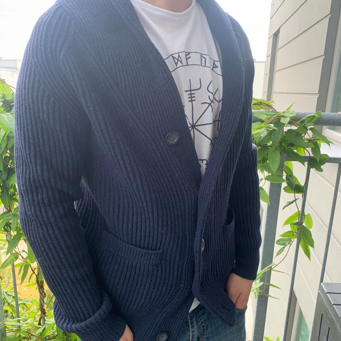 Mörkblå ribbad kofta med knappar - 1