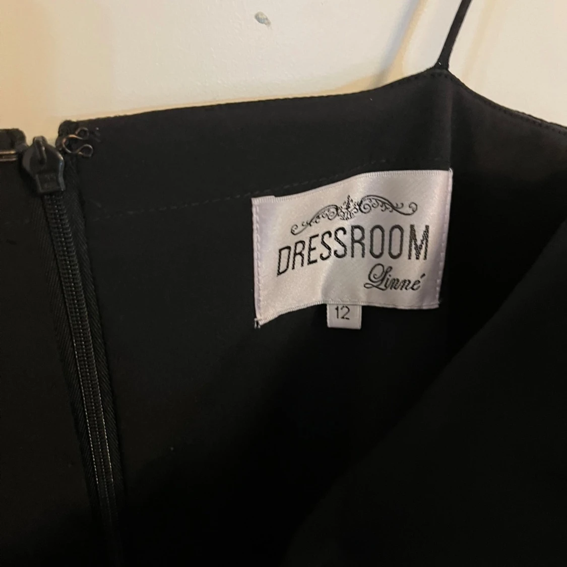 Svart glittrig balklänning från Dressroom linne - 2