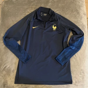 Frankrike Nike långärmad fotbollströja - Perfekt för träning snabb frakt🚛💚