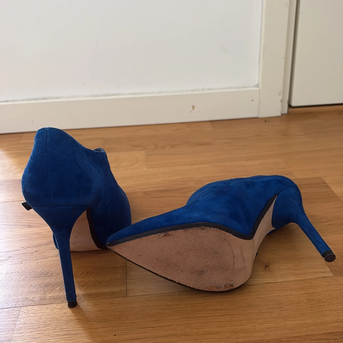 Blå mocka pumps från Zara - 3